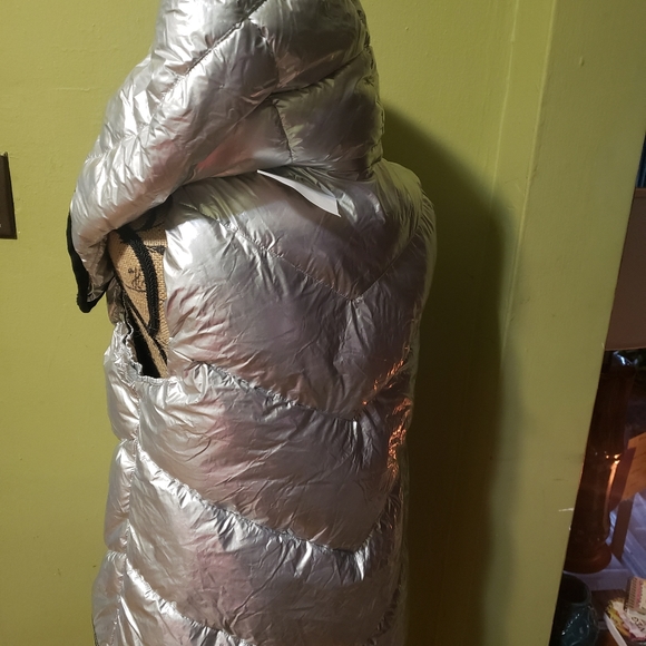 Calvin Klein Silver Bubble Vest...size small - Picture 3 of 4